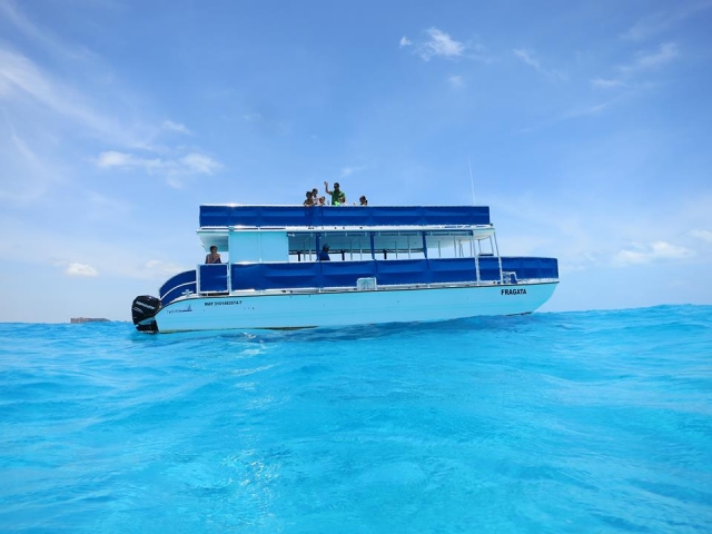 Surcando el mar azul